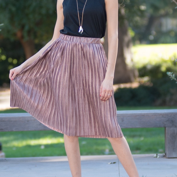 Pleated Metallic midi skirt - Picture 5 of 8